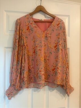 Entro Women's Pink Floral V-Neck Blouse
